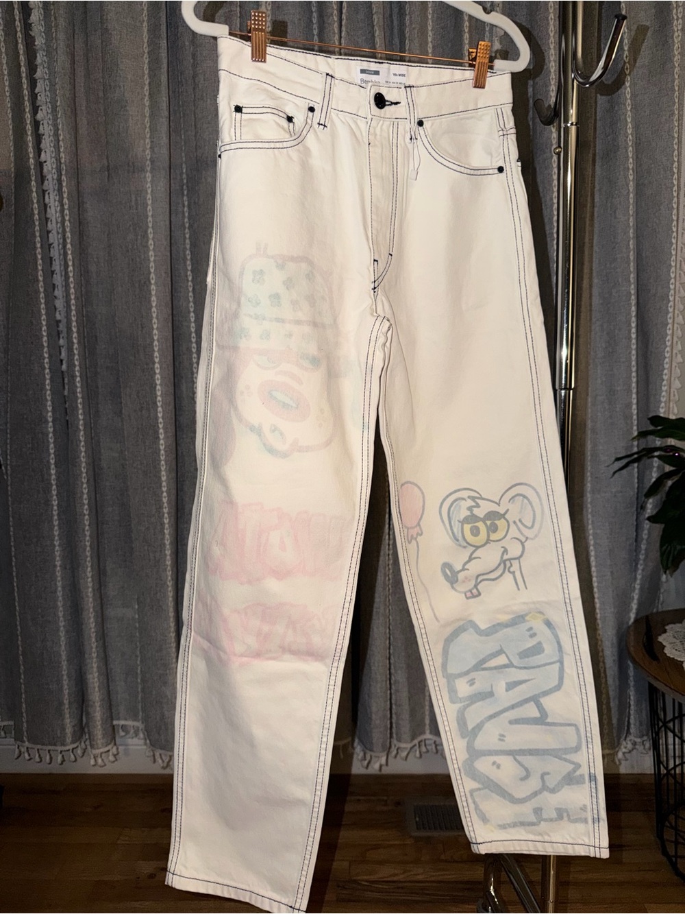 Bershka White Wide-Leg 90’s Jeans with Grafitti Prints